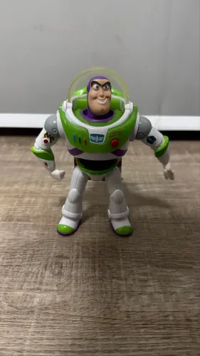 Boneco Buzz Lightyear