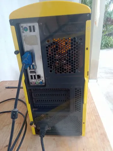 Pc da gfire sem monitor. Ligando porém com mal contato.