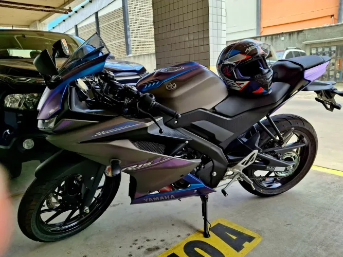 Yamaha YZF R15 praticamente zero