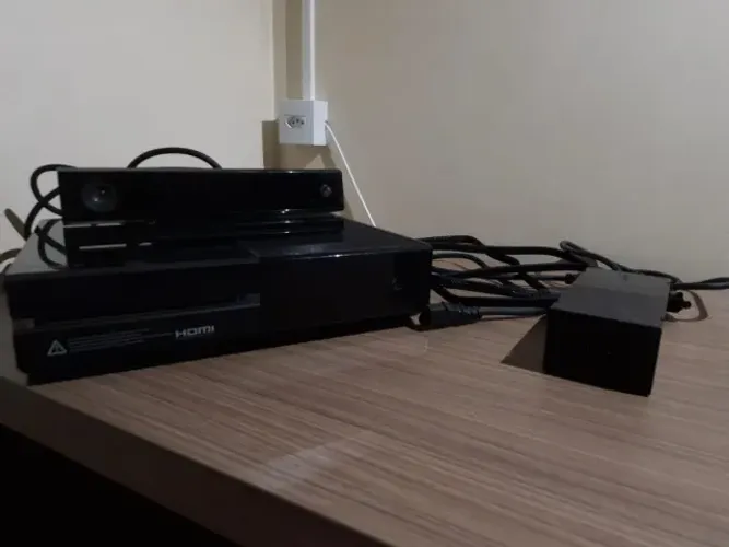Xbox One Fat 500GB Preto + Kinect - Testado e funcionando 100% (sem controle)