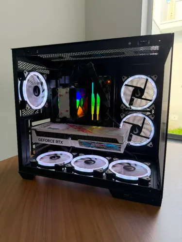 PC Gamer Ryzen 7 7800X3D + RTX 4070 + 32GB DDR5 + BenQ XL2546 240Hz"