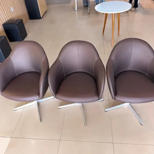 Vendo 3 poltrona giratória
