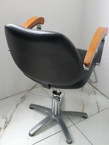 Cadeira p/ cabeleireiro. 