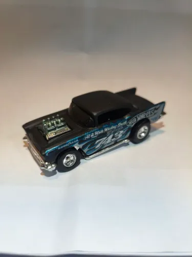 Hot Wheels T-Hunt 1957 Chevy Treasure Hunt 2004 1/64