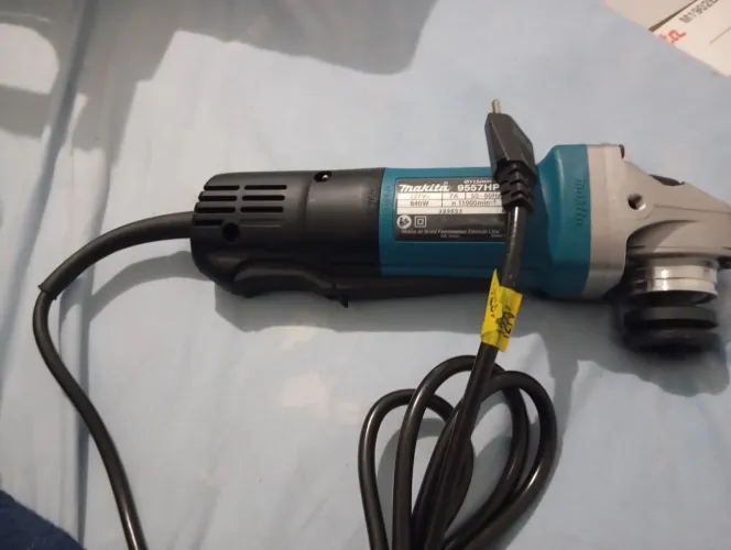Esmerilhadeira profissional MAKITA 9557HP 127V