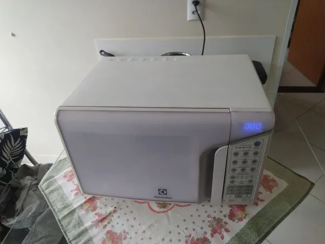 Vendo Microondas Electrolux 31 litros mep41