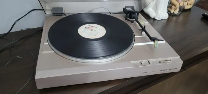 Toca discos Hitachi PTT 55