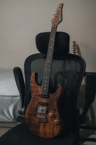 Guitarra Suhr Modern Curly Koa Custom
