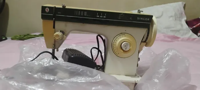 Máquina de Costura Singer 966 - Completa com pedal (precisa de manutenção)