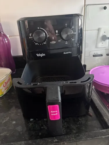 Vendo fritadeira elétrica semi nova, três meses de uso 