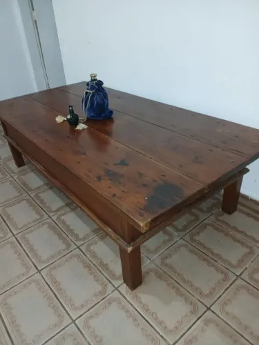 Mesa de madeira de demolição em ótimo estado aceito cartao!