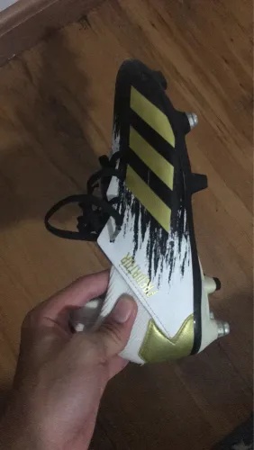 Chuteira adidas predator