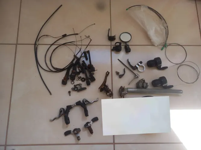 Lote de peças de bicicleta