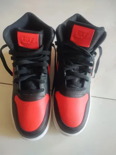 Tênis Nike novo porém não tem a caixa 