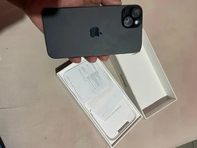 iPhone 15 plus titânio