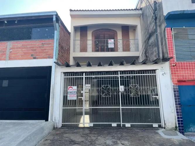 Casa com Salão Comercial - Aluguel