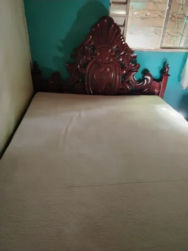 Vendo cama casal com colchão 