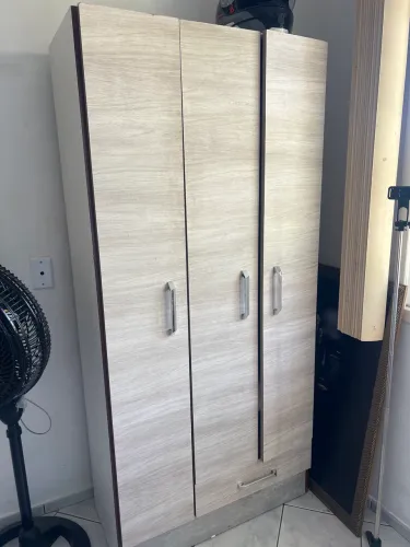 Guarda roupa pequeno