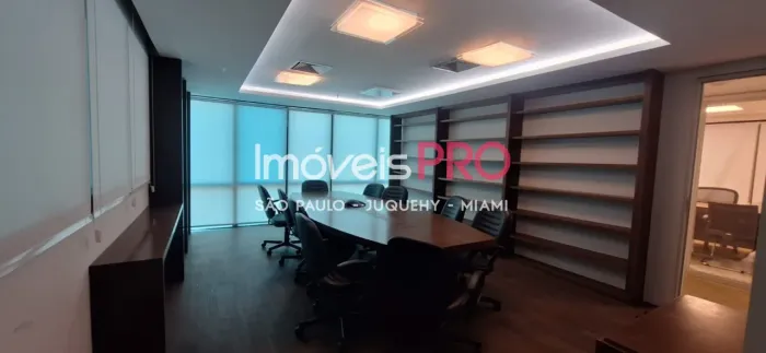Conjunto comercial na Av. Ibirapuera, reformado, 172 metros, 4 vagas!