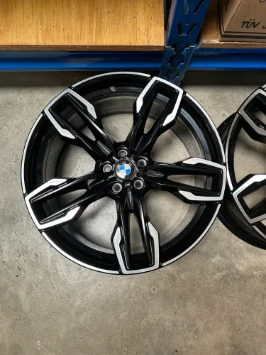 Jogo De Rodas Bmw X-4 Original Preto Diamantado 5x112 - 21x8,5 e 21x9,5