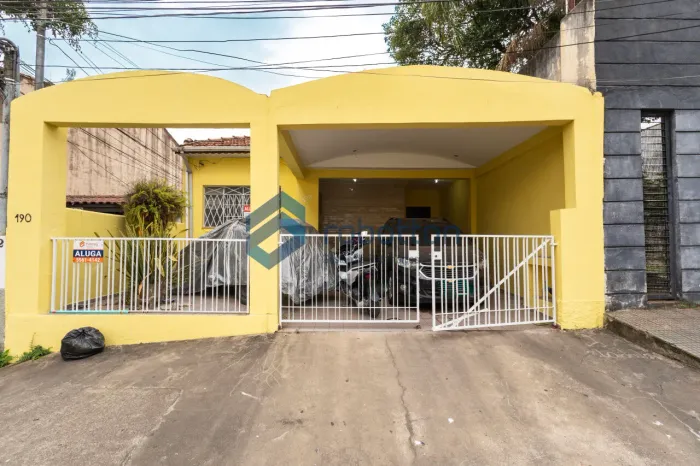 CASA COM EDÍCULA E VAGA PARA 2 CARROS NO BROOKLIN!!