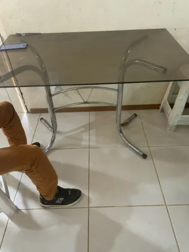 Vende-se mesa de vidro
