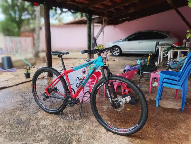 Vendo ou troco Bike aro 29" excelente estado de conservação.