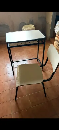 Cadeira e mesa de estudo