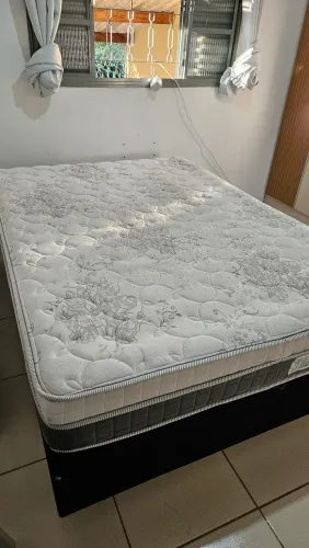 Vendo colchão casal e cama box