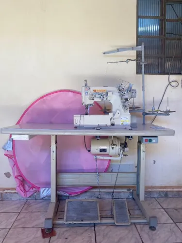 Máquina de costura - galoneira industrial Singer