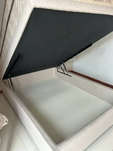 Vende-se cama box baú casal linho, base reforçada.