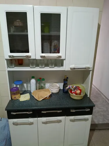 ARMÁRIO DE COZINHA TRADICIONAL USADO EM BOM ESTADO