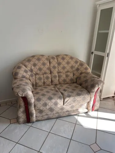Vendo sofá de 2 lugares + 2 capas inclusas