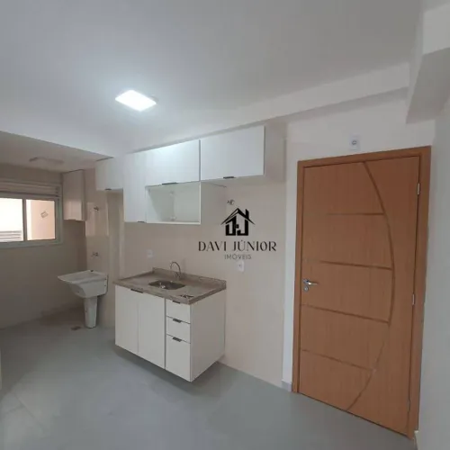 Apartamento com 3 dormitórios sendo 1 suíte para alugar, 67 m² por R$ 3.000/mês - Parque C