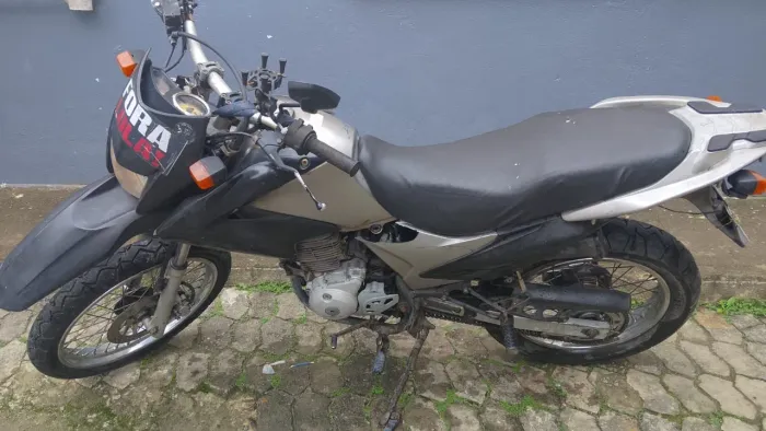 Vende-se uma moto 