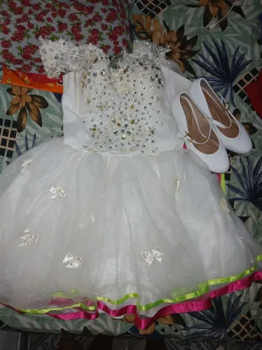 Vestido e sapato de noiva junina