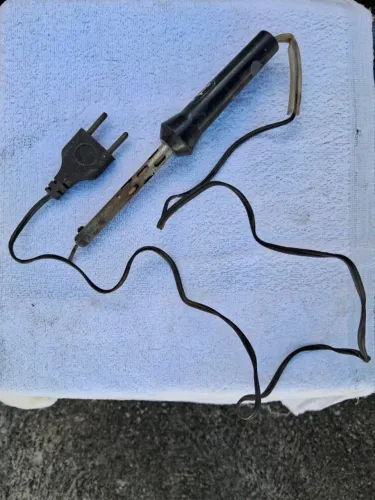 Ferro de Solda Tamanho Pequeno Ponta inclinada Funcionando 110 V R$ 29