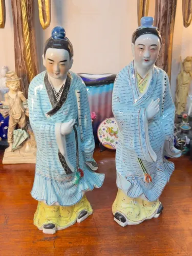Par de Esculturas Chinesas Li Sheng Tai Zao.