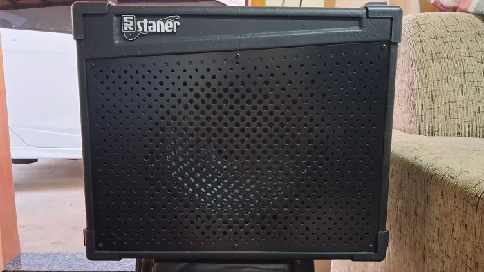 Amplificador cubo Staner shout 110b contrabaixo