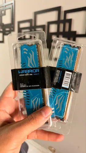Kit 2x Memória RAM DDR4 4GB 2400MHz Warrior Lacradas (8GB total)