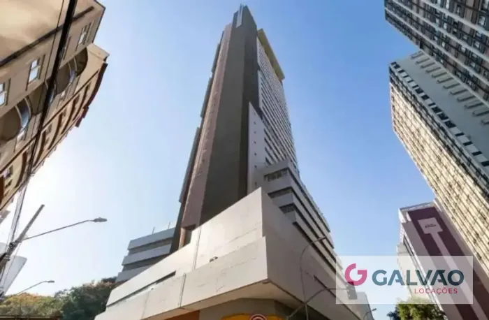 Apartamento de 01 quarto, mobiliado de frente pra Praça Osório