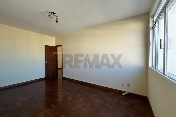 Apartamento de três quartos, uma suíte e duas vagas no bairro Santa Efigênia, em Belo Hori