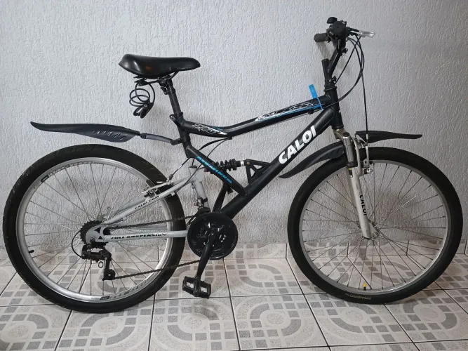 Bicicleta Caloi aro 26, 21 marchas. Ótimo estado de conservação!!!