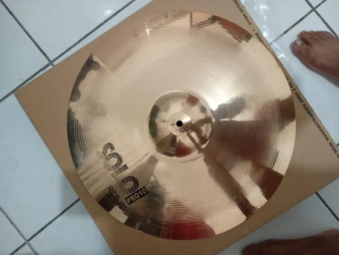 Pratos de bateria