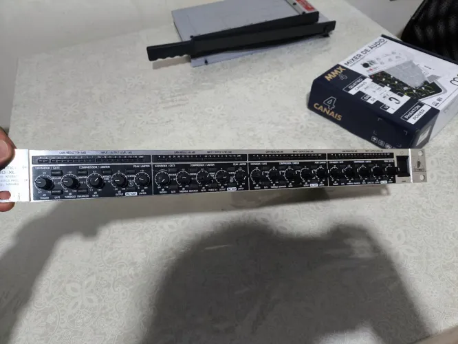 Compressore Behringer MDX 4600
