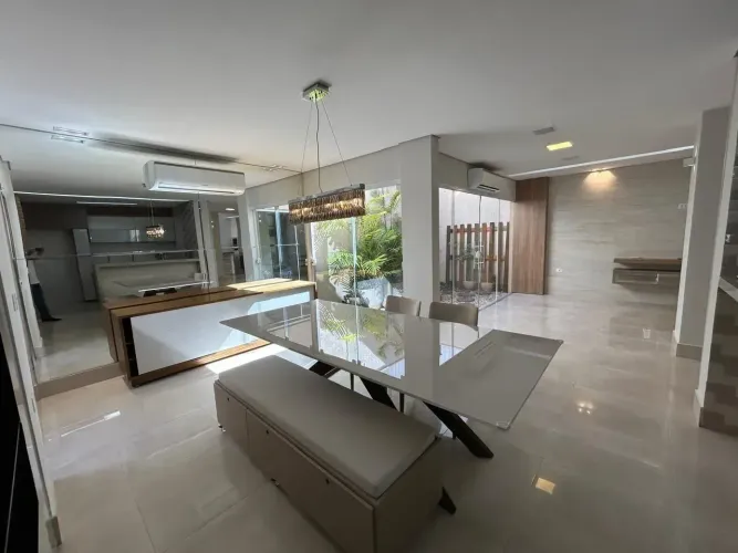 Sobrado de 220 m² no Condomínio Village Paradiso 1