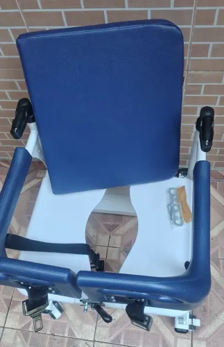 Cadeira de transferência multiuso