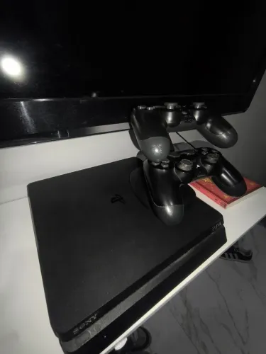 Ps4 Slim 500Gb + 2 controles