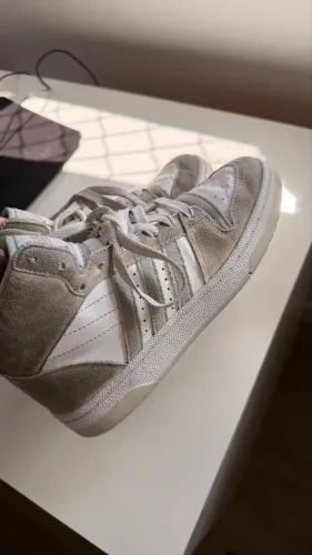 Vendo tênis Adidas original - tamanho 33