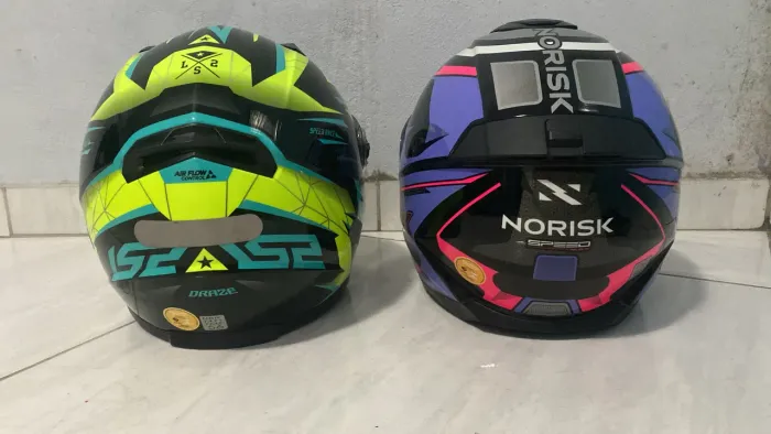 Vendo 2 capacetes pelo preço de 1